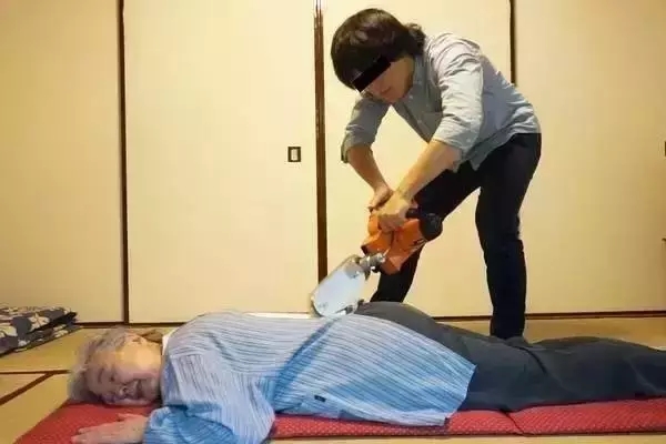 什么？将电锯改造成按摩器？